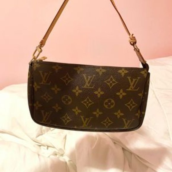 Authentic Louis Vuitton Pochette Accessoire - Picture 9 of 15